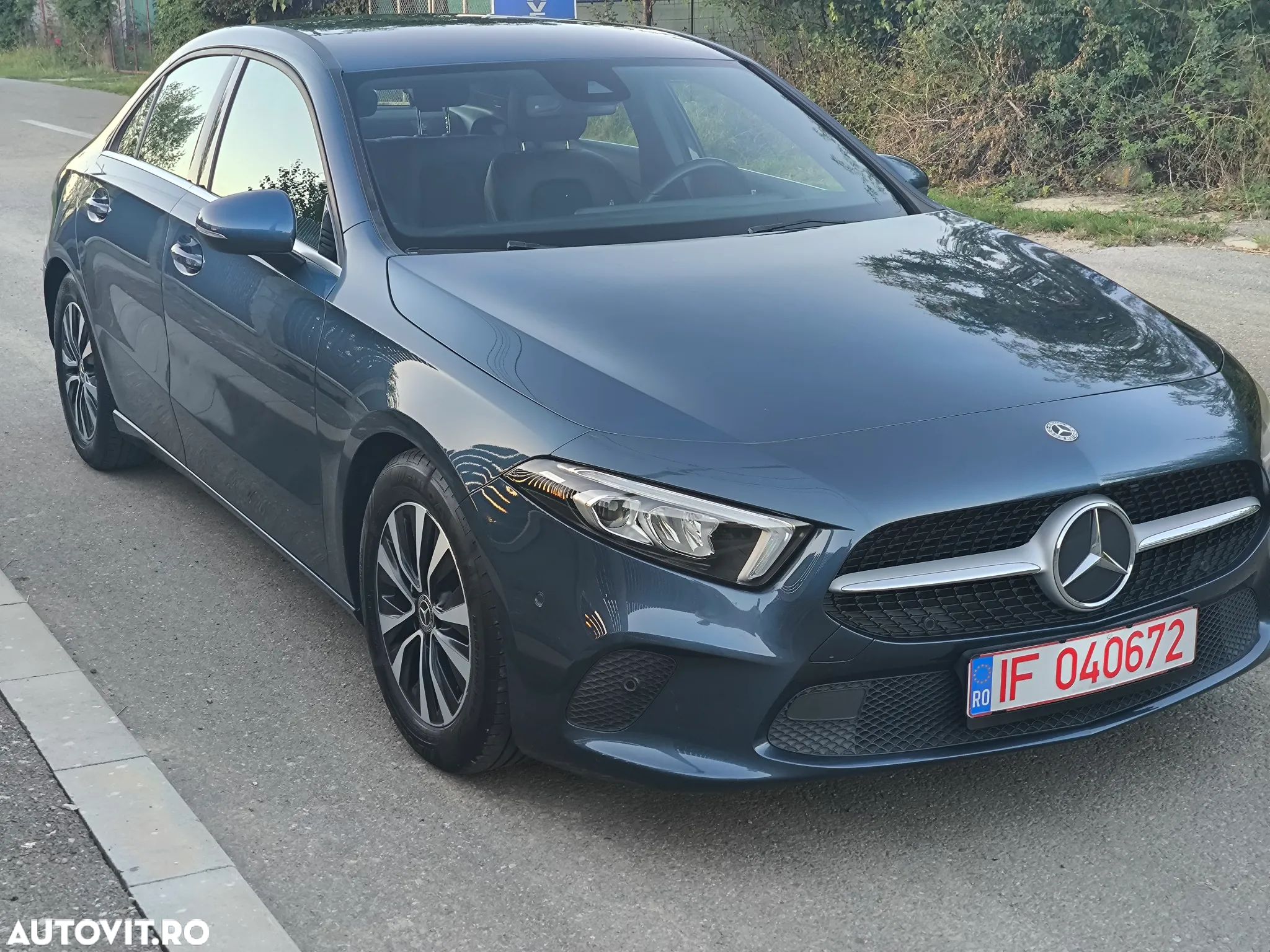 Mercedes-Benz A 180 Sedan - 1