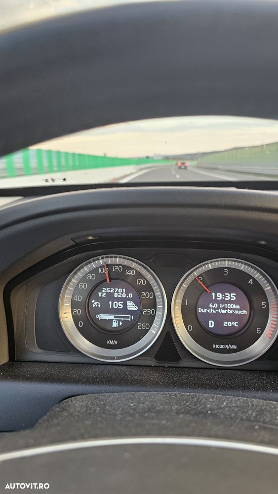 Volvo XC 60 D5 AWD Geartronic Momentum - 36