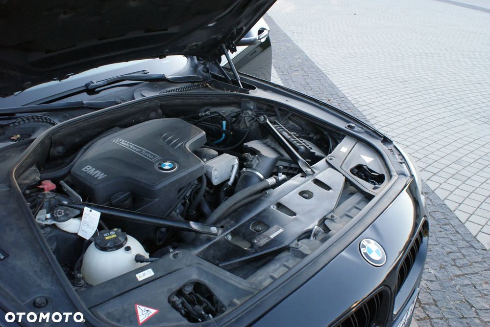 BMW Seria 5 528i Sport-Aut Luxury Line - 27