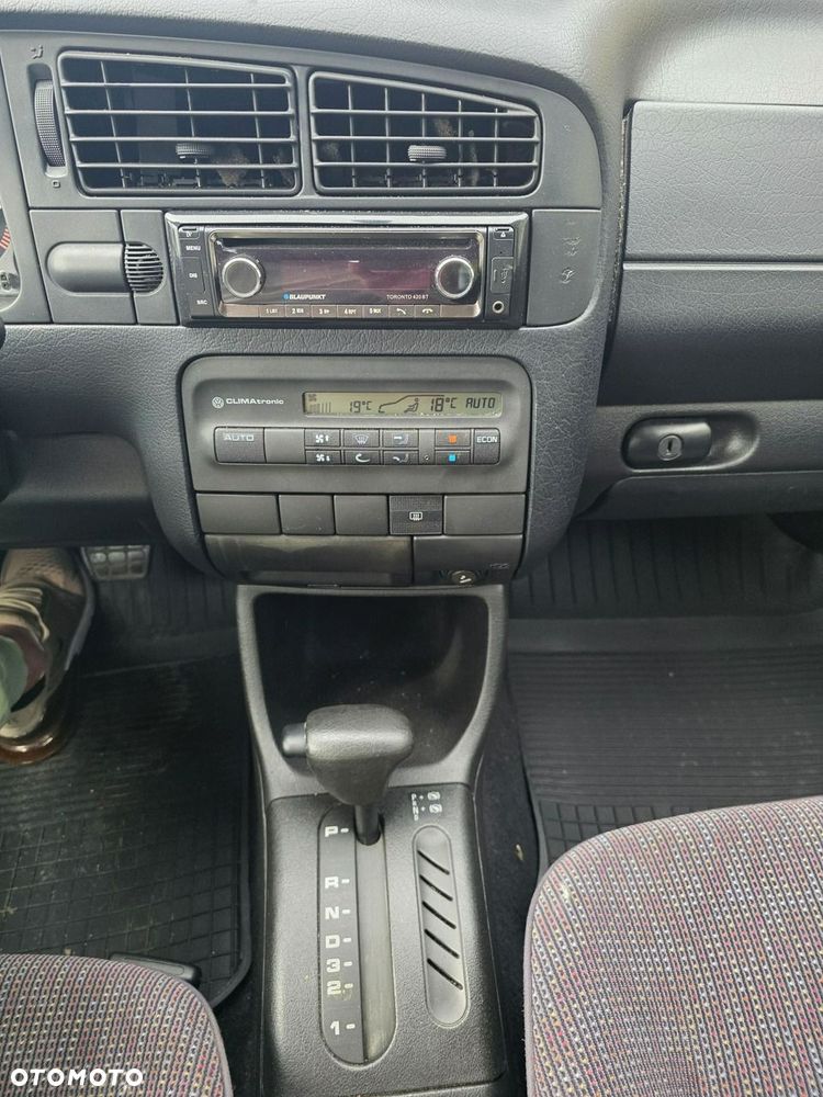 Volkswagen Golf 2.0 GL - 18