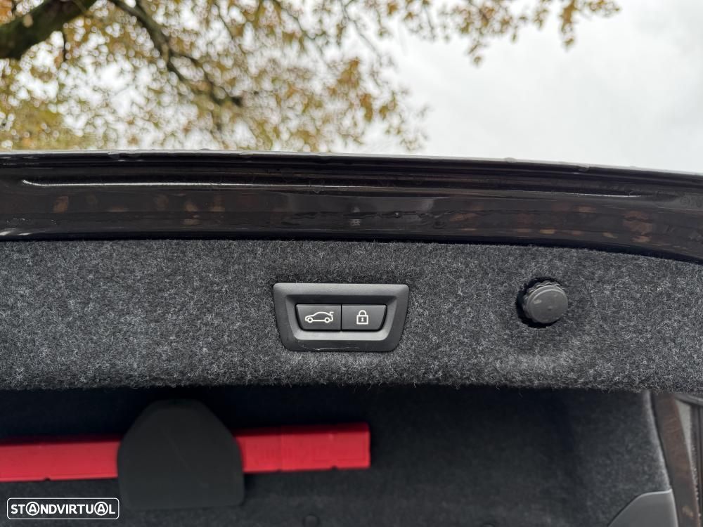 BMW 530 e Pack 50 anos M - 33