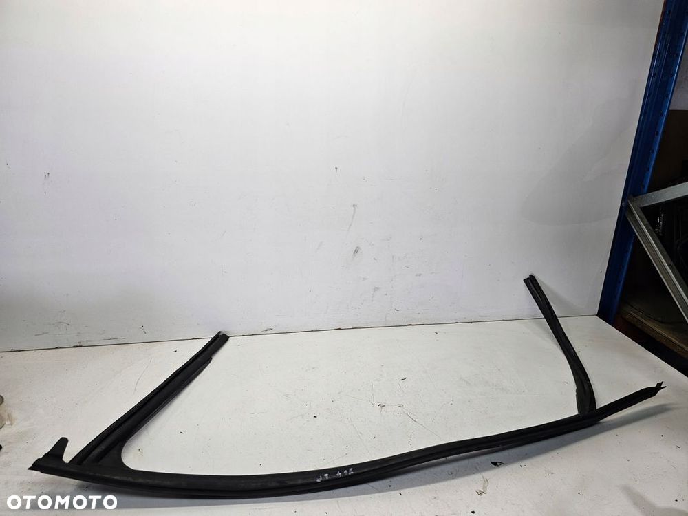 USZCZELKA DRZWI LEWY PRZÓD AUDI A3 8V SPORTBACK 8V4837439A - 1