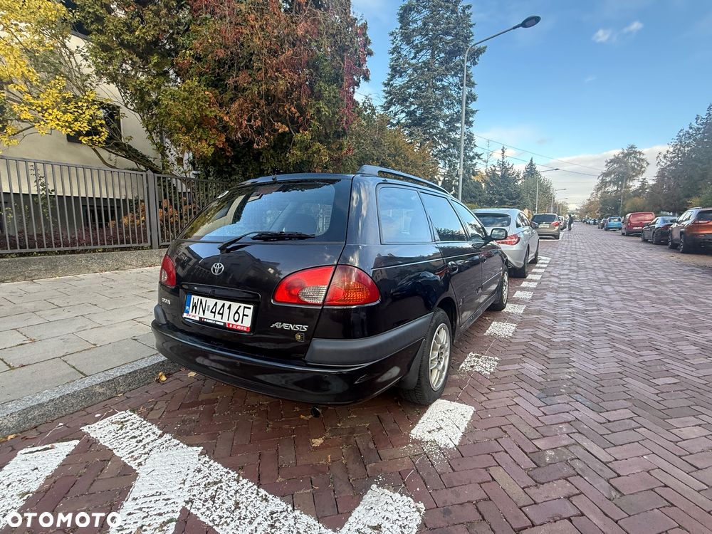 Toyota Avensis 2.0 Sol - 10