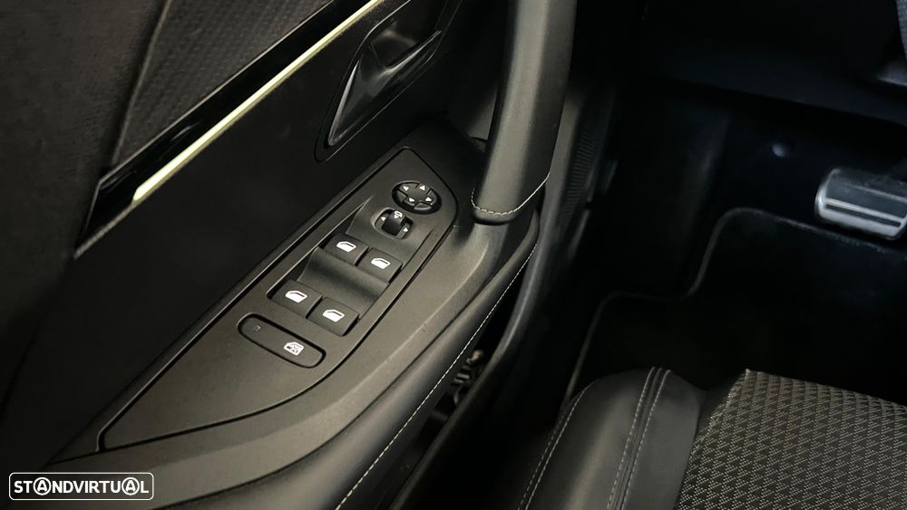 Peugeot 2008 1.2 PureTech GT Line EAT8 - 26