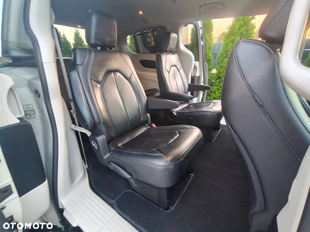 Chrysler Pacifica - 12