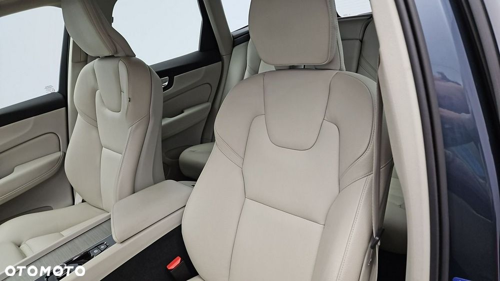 Volvo XC 60 B5 B AWD Plus Bright - 11