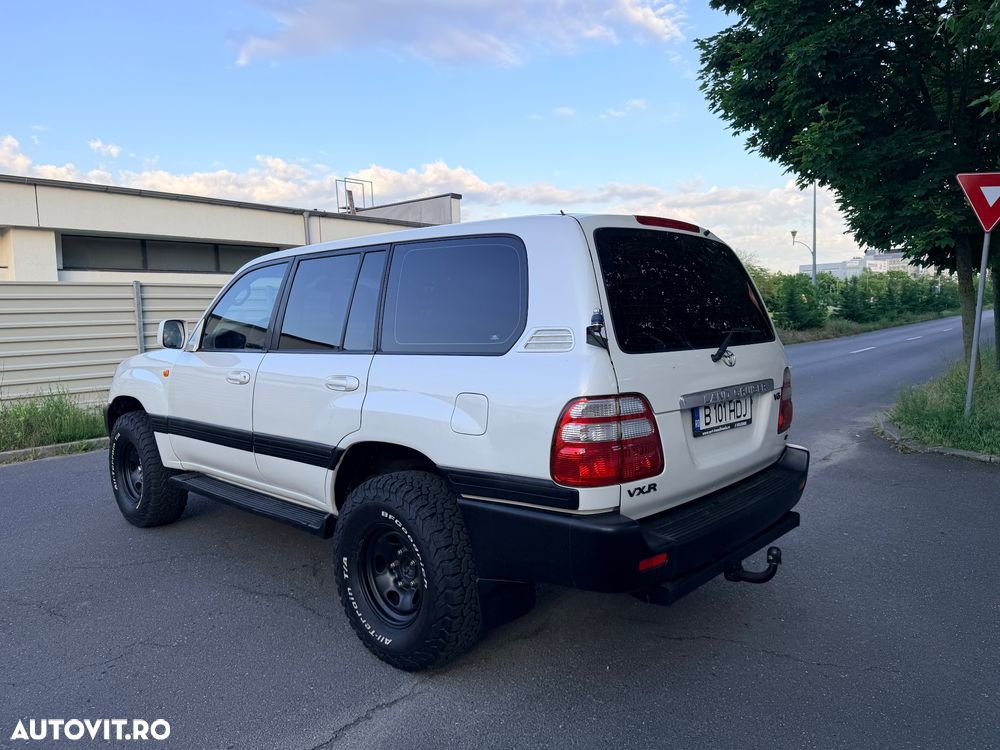 Toyota Land Cruiser - 4