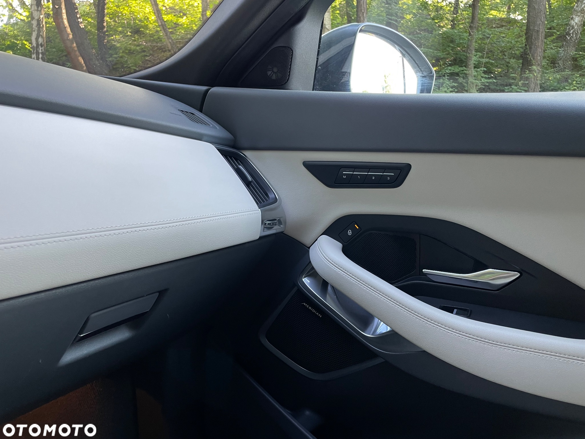 Jaguar E-Pace P250 AWD R-Dynamic SE - 13