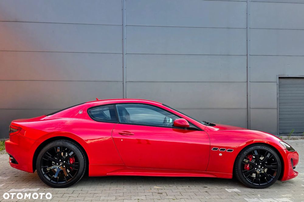 Maserati GranTurismo S Automat - 36