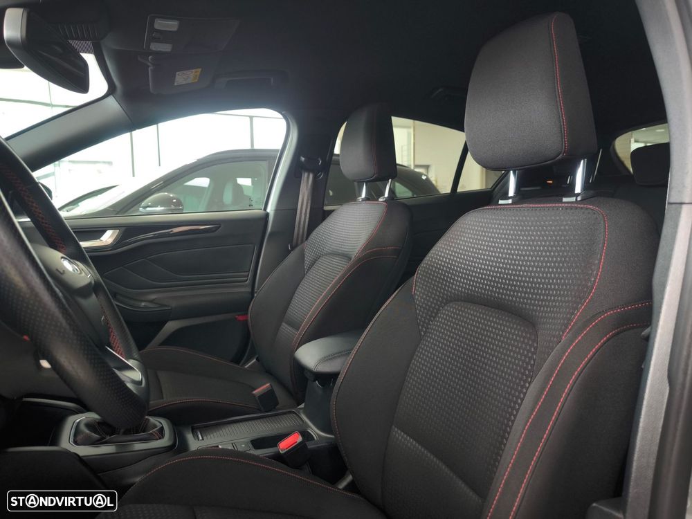 Ford Focus 1.0 EcoBoost MHEV ST-Line - 11
