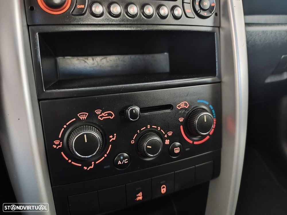 Peugeot 207 1.4 16V Active - 21