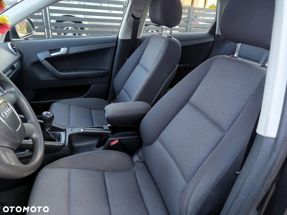 Audi A3 Sportback 1.6 Ambiente - 18