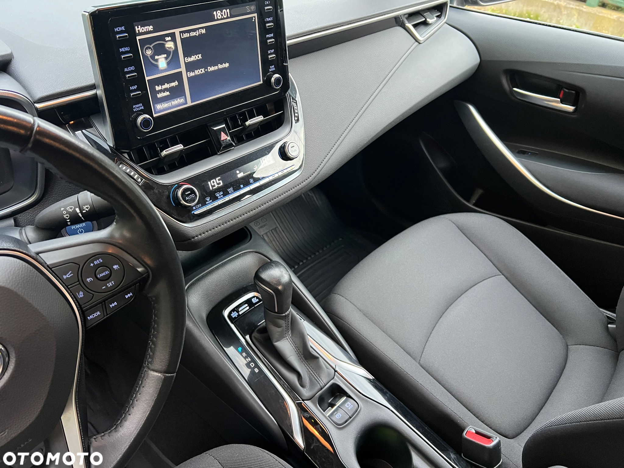 Toyota Corolla 1.8 Hybrid Comfort - 22