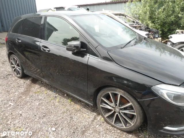 Mercedes W246 B klasa drzwi kpl 191 Prawy Przod