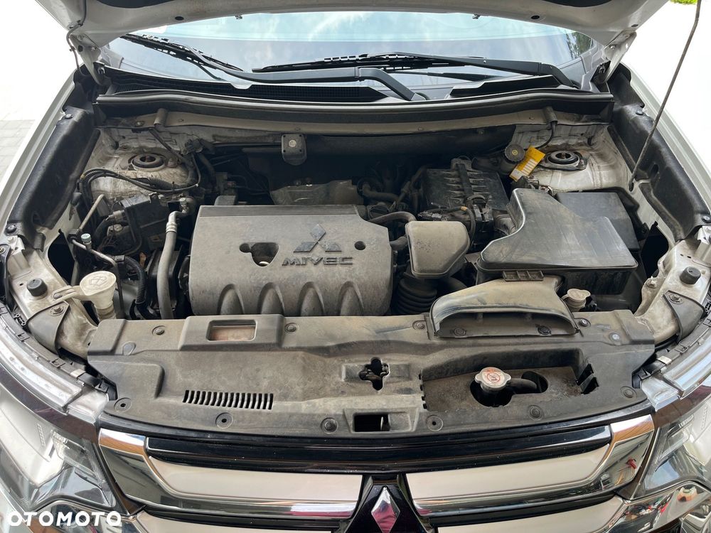 Mitsubishi Outlander 2.0 Instyle Navi 4WD CVT - 7