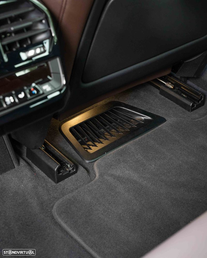 BMW iX xDrive40 - 28