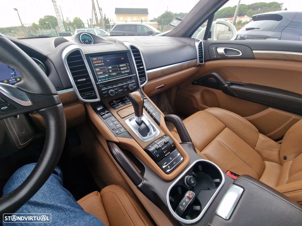 Porsche Cayenne - 16