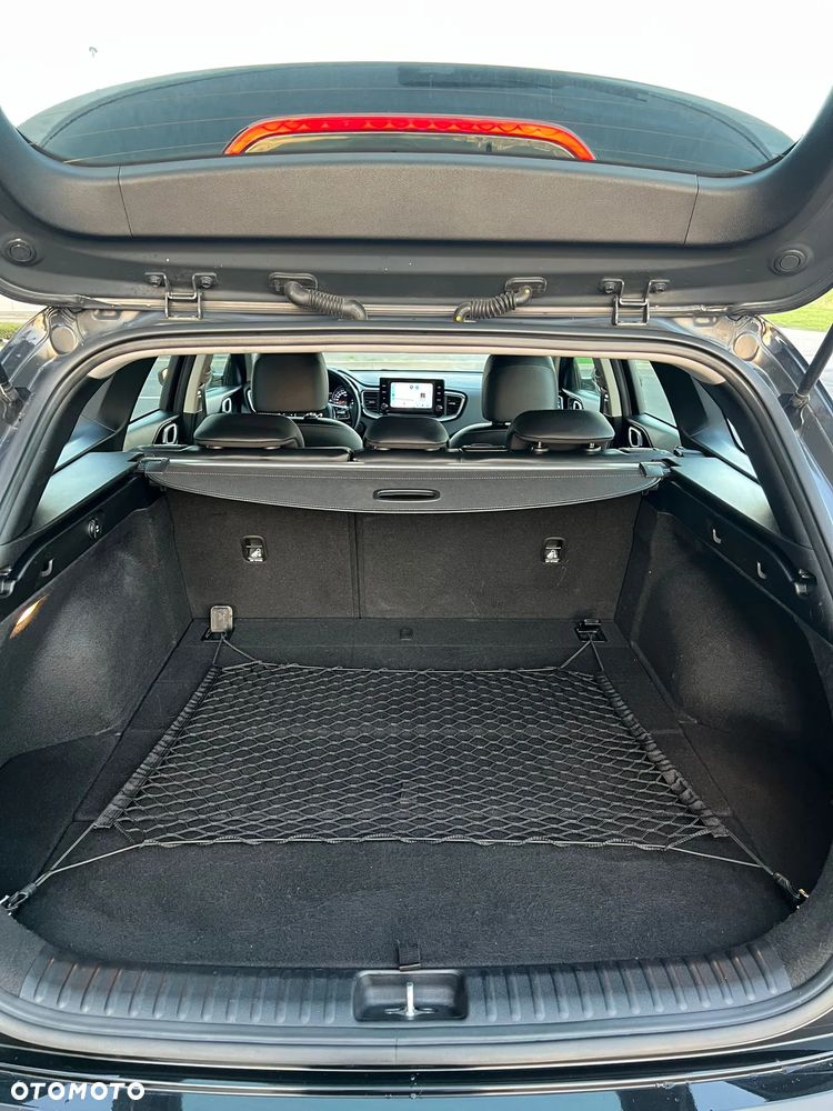 Kia Ceed 1.6 CRDi mHEV M - 9