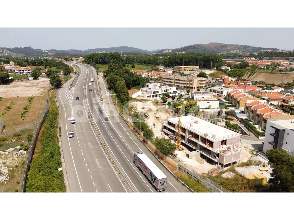 Vivenda T3 Antas - Conforto, Eficiência e Proximidade ao Centro de ... - Grande imagem: 2/9