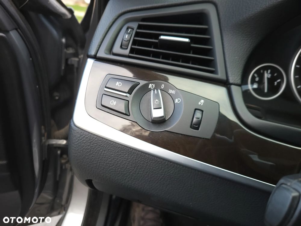 BMW Seria 5 528i - 29