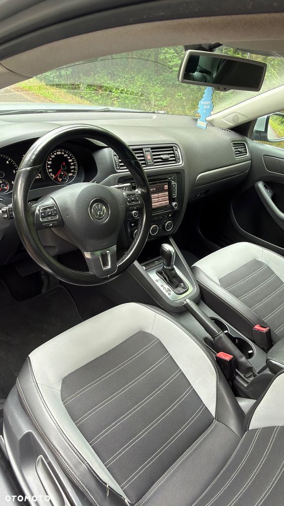 Volkswagen Jetta 2.0 TDI Highline Optimum DSG - 9