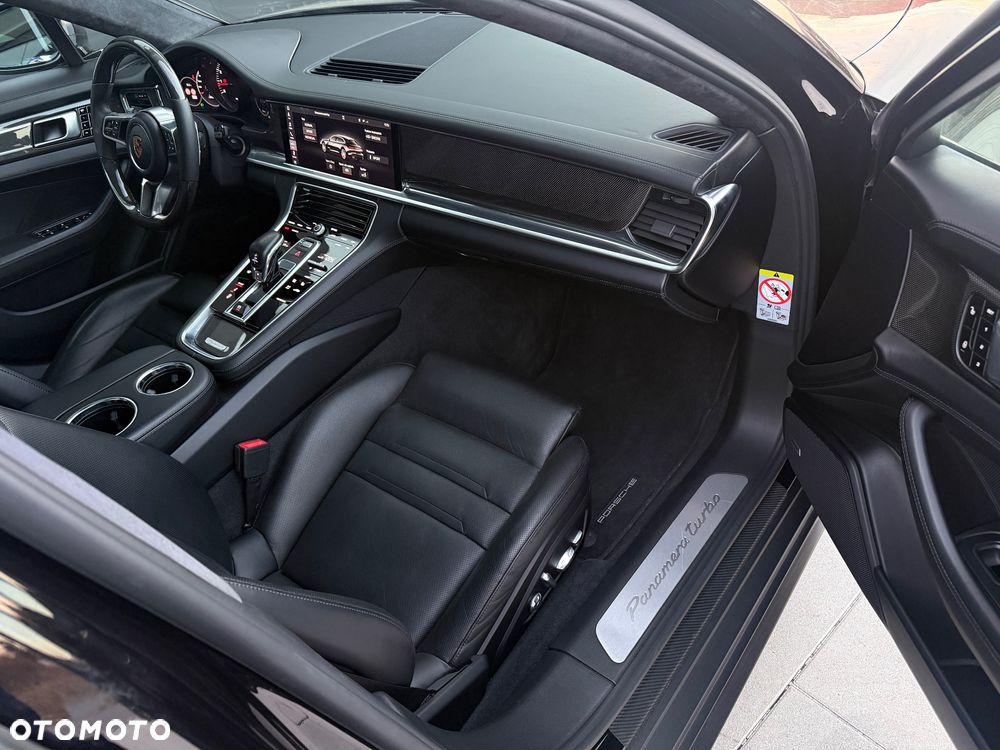 Porsche Panamera Turbo - 36