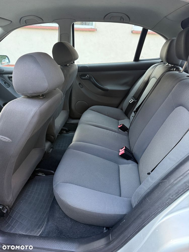 Seat Leon 1.6 Signo - 17