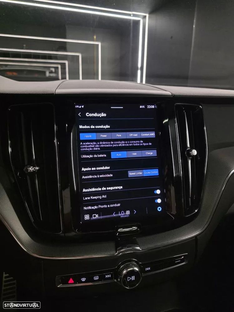 Volvo XC 60 2.0 T6 PHEV R-Design AWD - 31