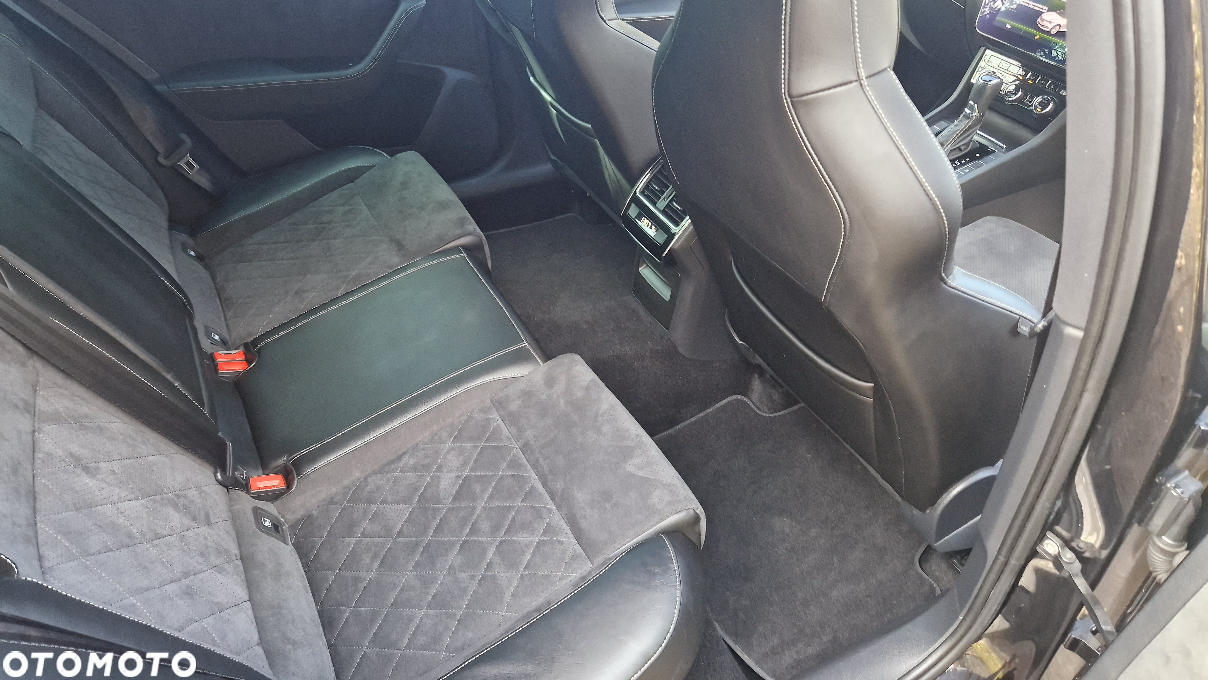 Skoda Superb 1.5 TSI ACT DSG Sportline - 6
