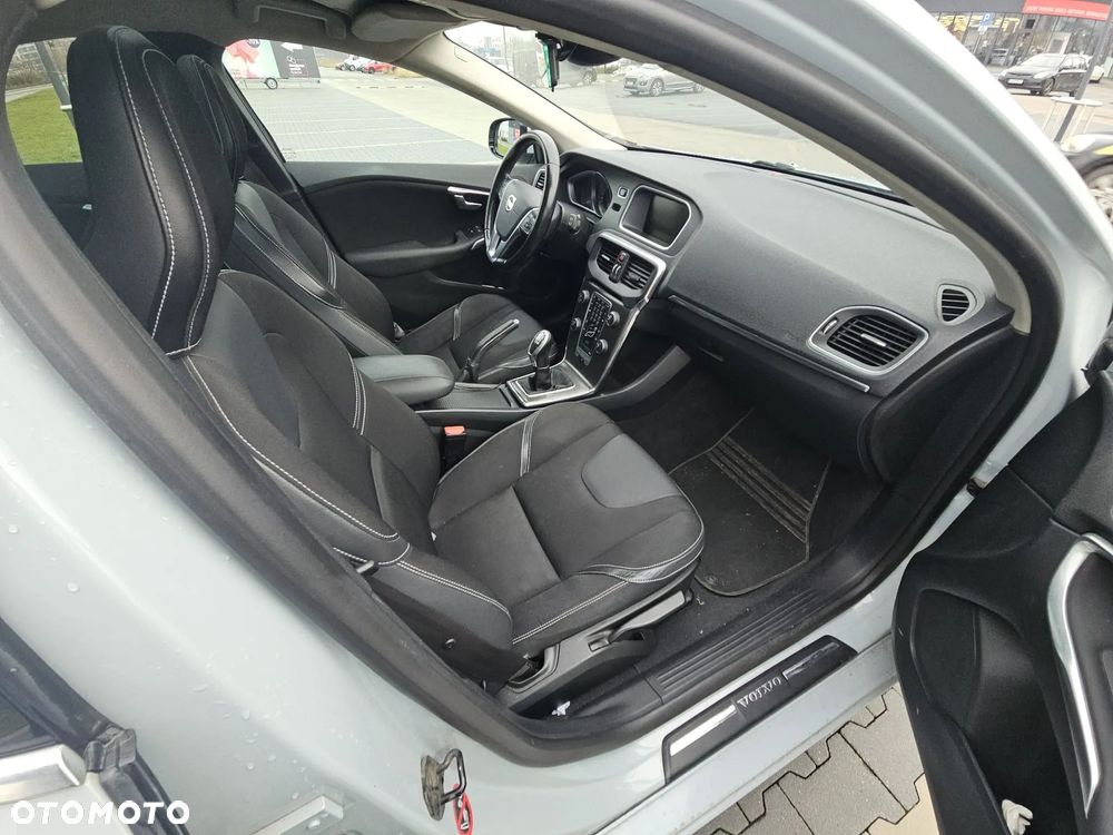 Volvo V40 D2 - 13