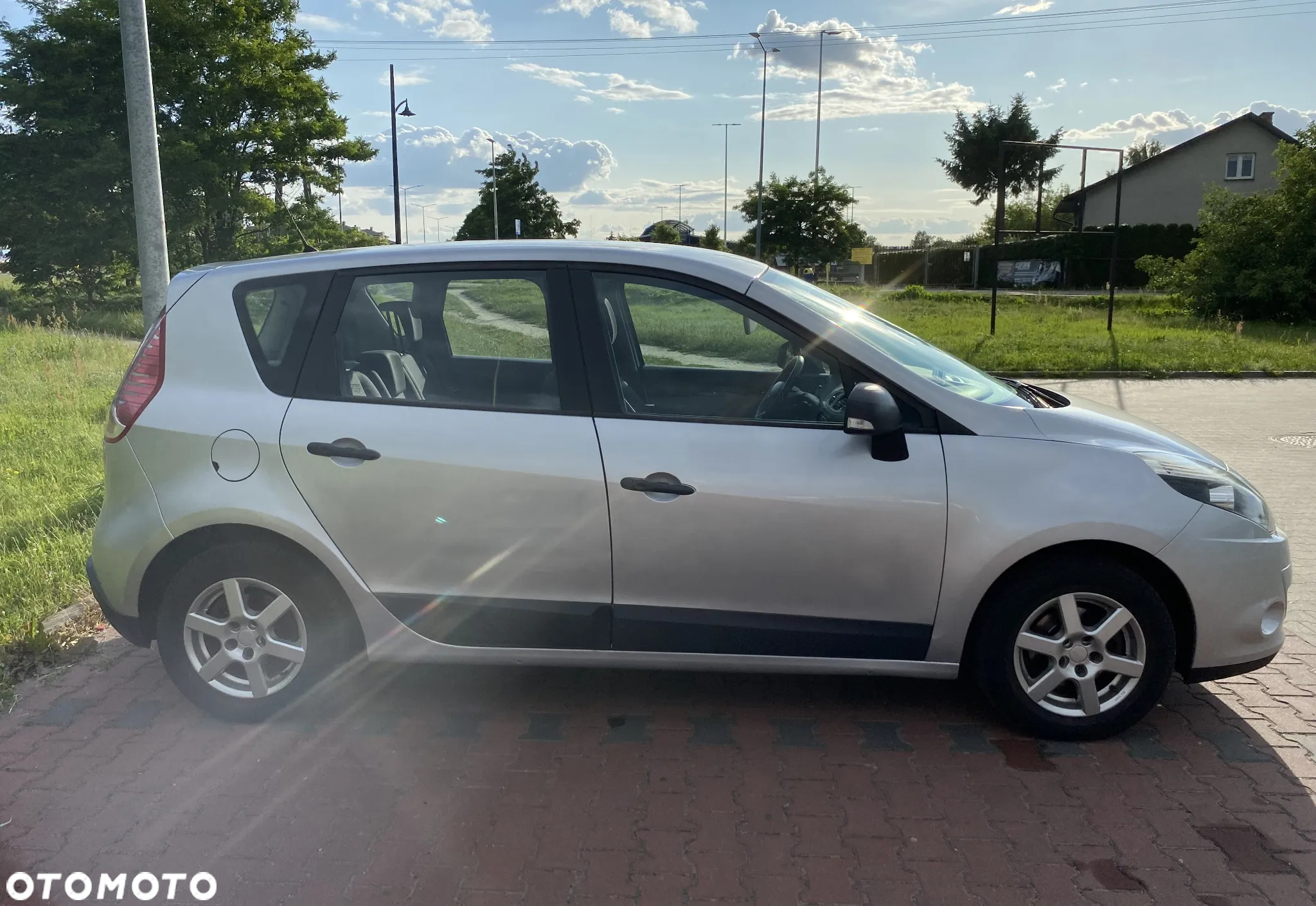 Renault Scenic 1.5 dCi Authentique - 4