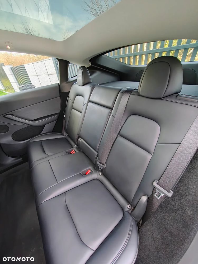 Tesla Y Long Range Dual Motor AWD - 12