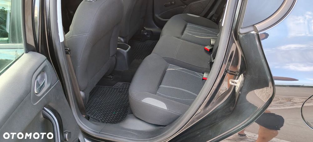 Peugeot 208 - 18