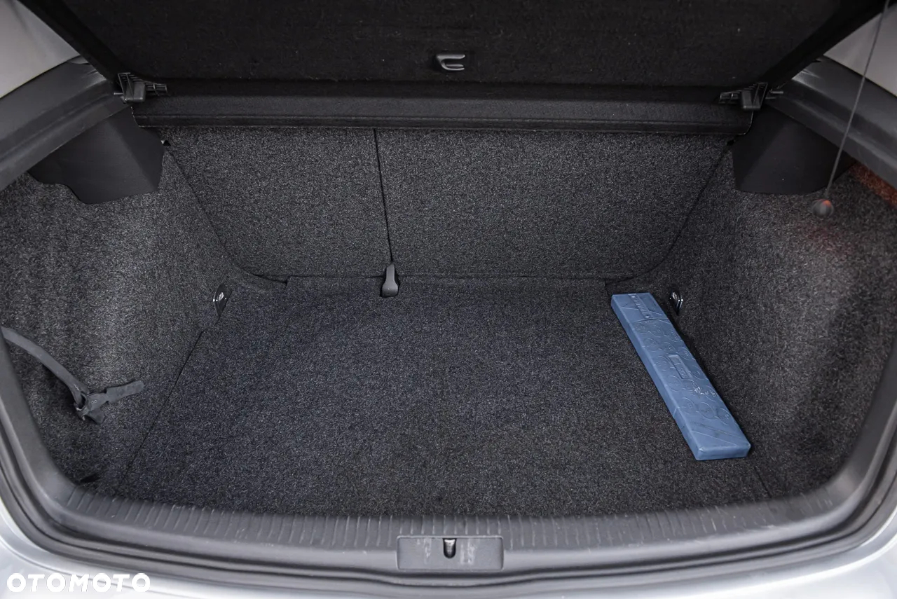 Volkswagen Golf - 22