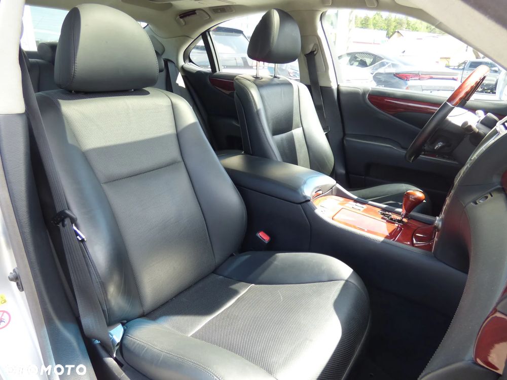Lexus LS 600h L Superior - 12