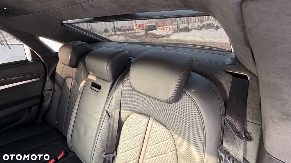 Audi S8 Plus - 25