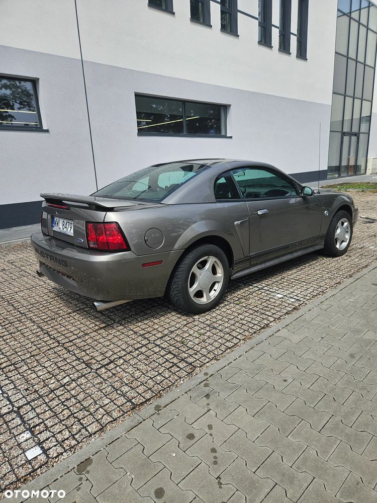 Ford Mustang 3.8 V6 - 3