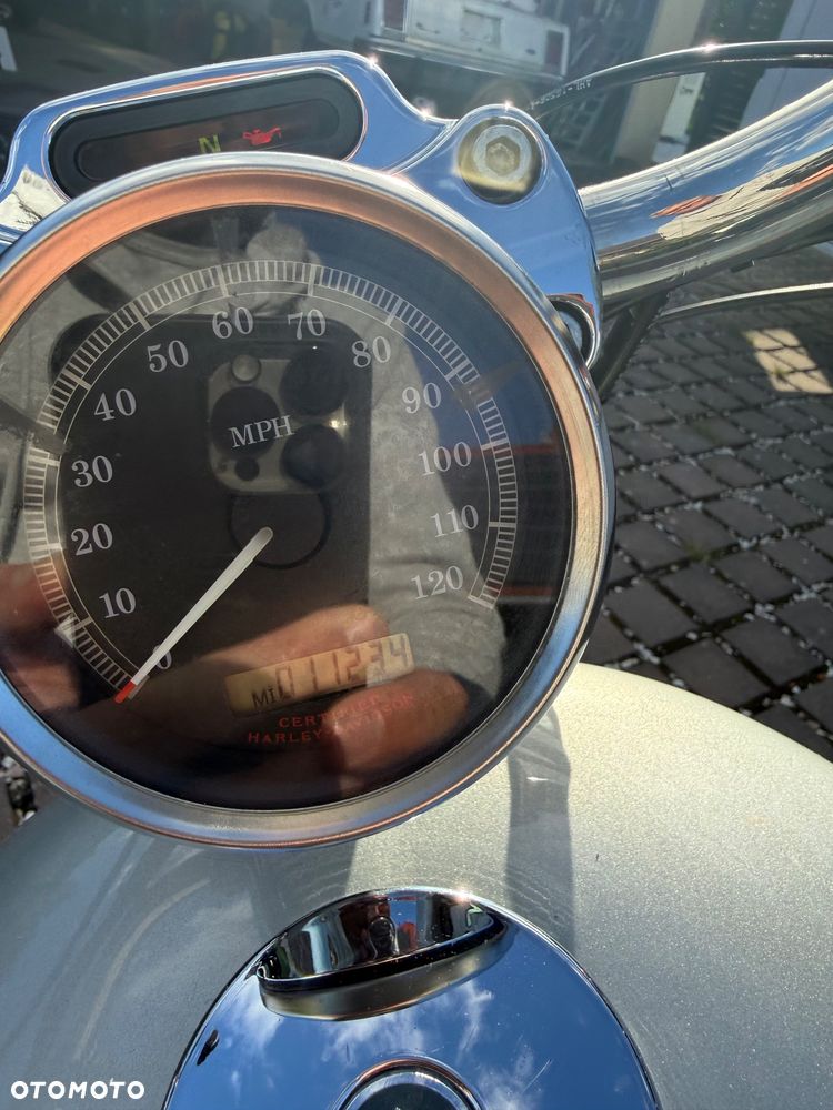 Harley-Davidson Sportster Custom 883C - 2