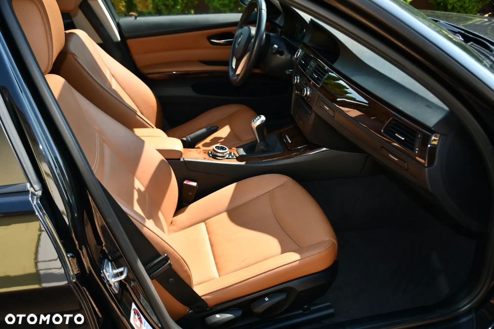 BMW Seria 3 320i - 23