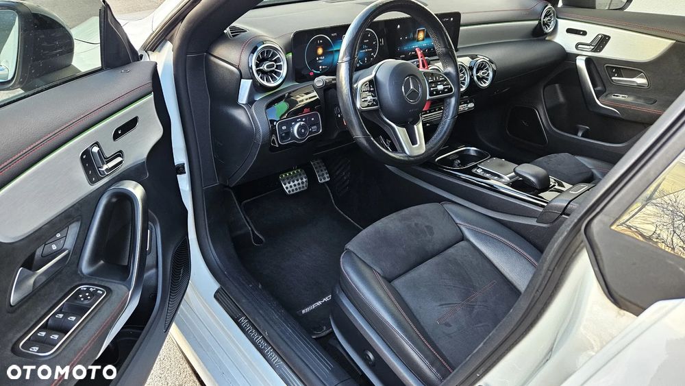 Mercedes-Benz CLA 250 4-Matic AMG Line 7G-DCT - 12