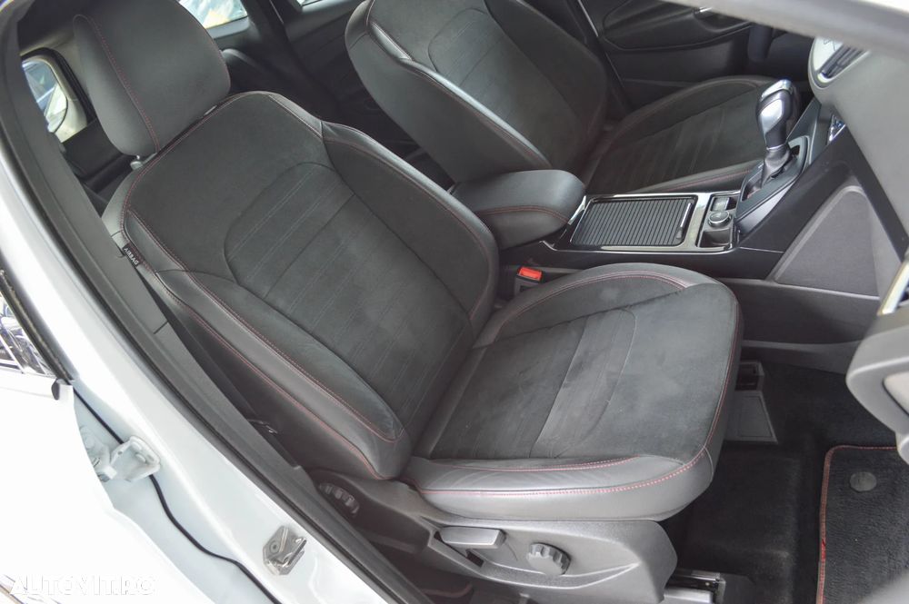Ford Kuga 2.0 TDCi 2x4 Aut. ST-Line - 25