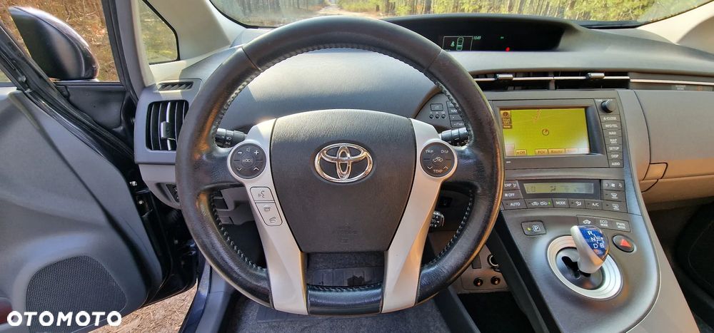 Toyota Prius - 30