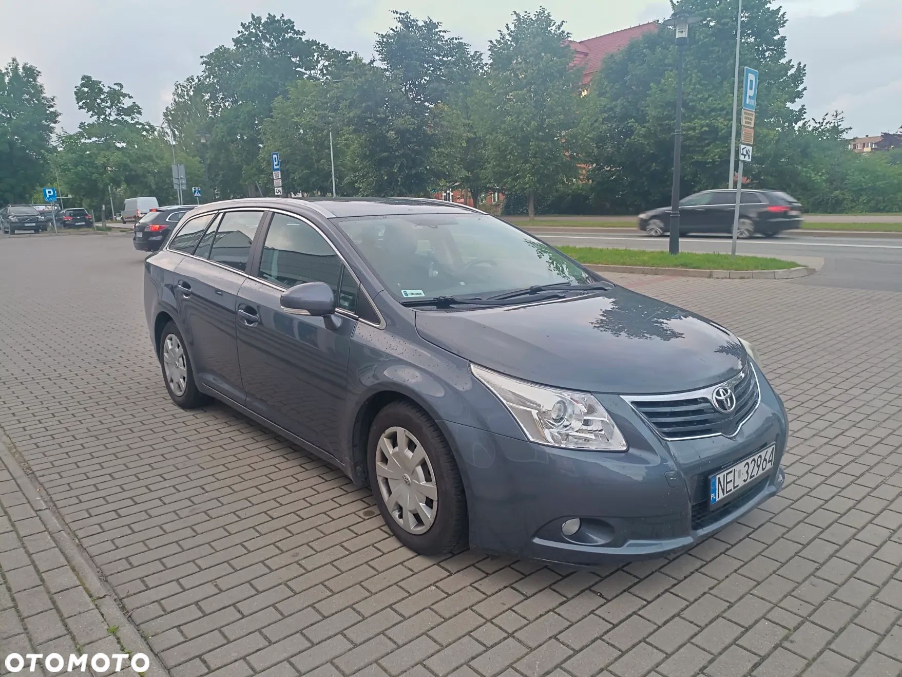Toyota Avensis 2.0 D-4D Combi - 1