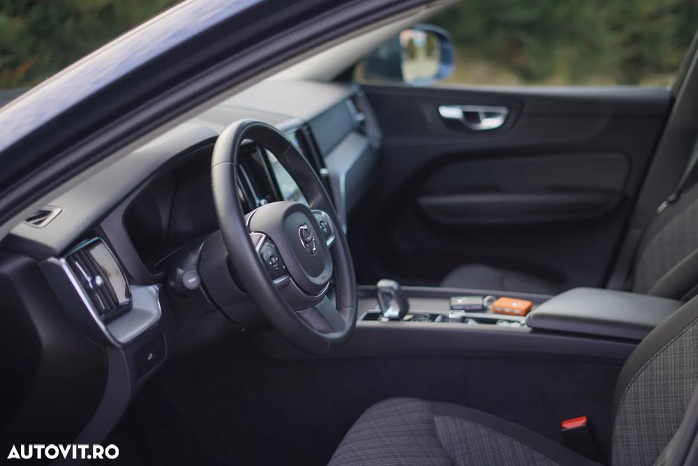 Volvo XC 60 B4 MHEV Momentum Pro - 8