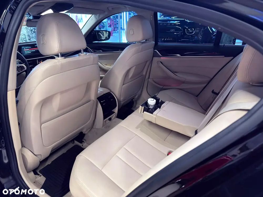 BMW Seria 5 520i M Sport Edition - 16