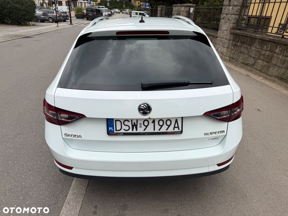 Skoda Superb 2.0 TDI Sportline DSG - 8