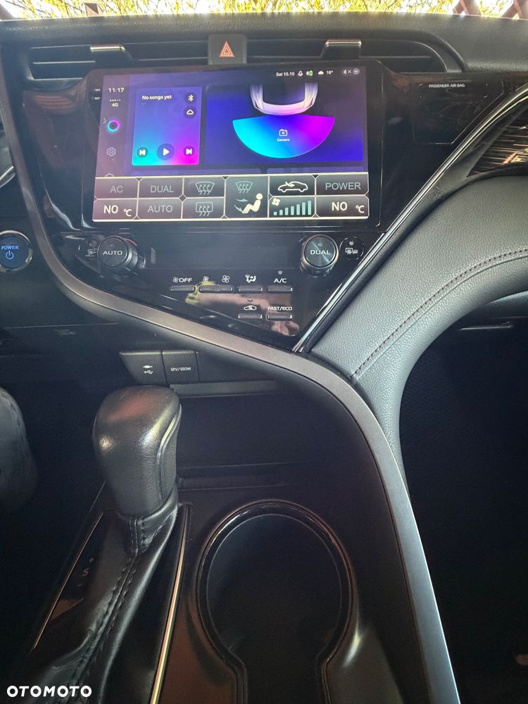 Toyota Camry 2.5 Hybrid Comfort CVT - 18