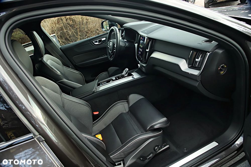 Volvo XC 60 B5 B AWD Plus Dark - 22