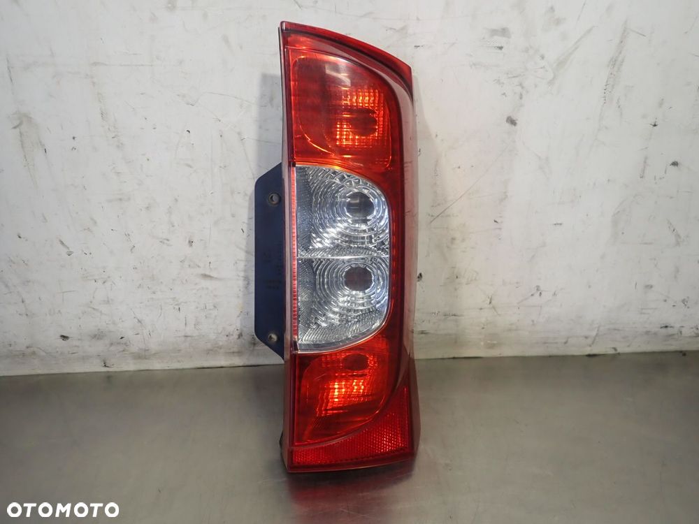 LAMPA PRAWA TYLNA PEUGEOT BIPPER 1.4 - 1