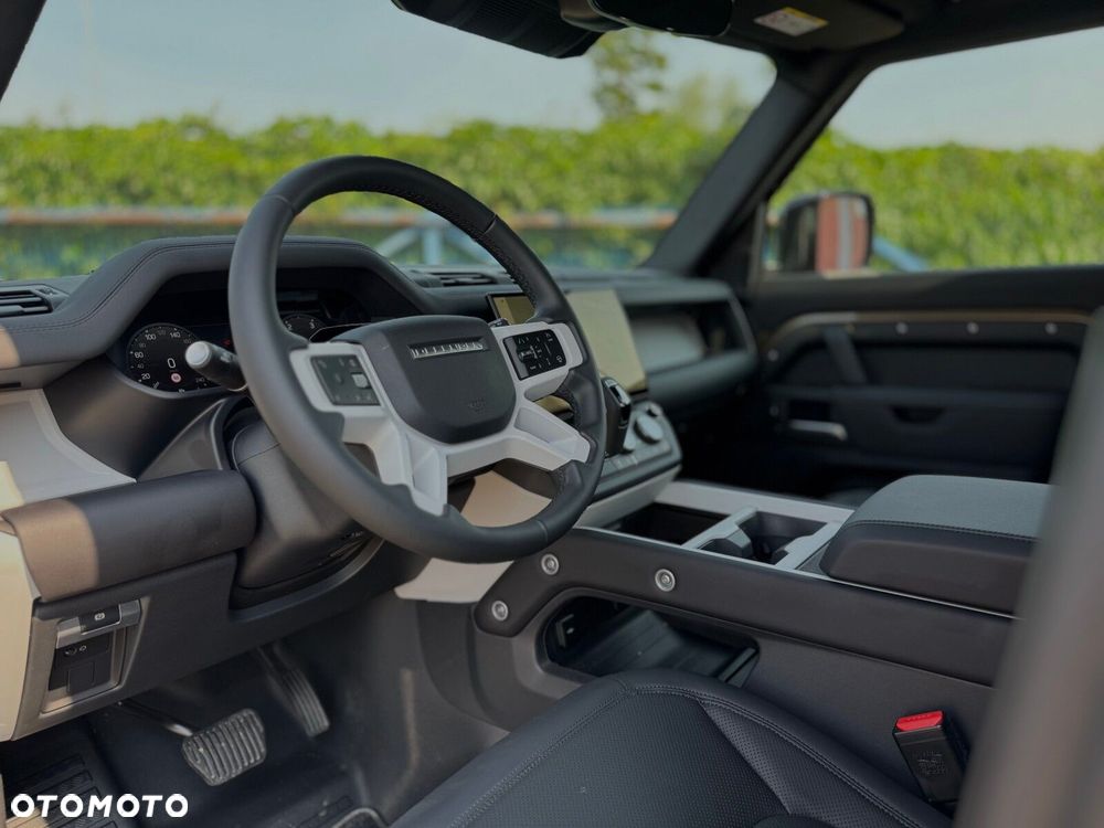 Land Rover Defender - 7